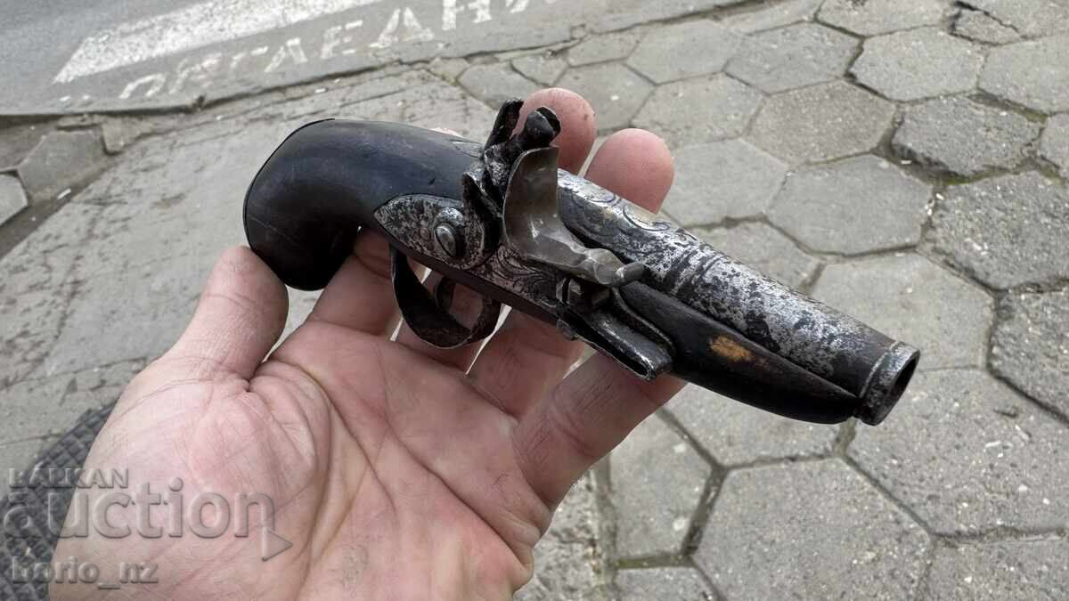Παράδοση AVTENTICHEN KREMYCHEN PISTOLET ZAPAZEN RABOTI