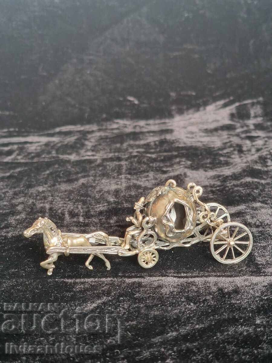 Srebyrna miniatyurna kalyaska – dekorativna figura. cu preț € 207.00 | 404.86 BGN Srebyrna miniatyurna kalyaska – dekorativna figura. cu preț € 207.00 | 404.86 BGN