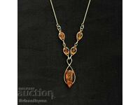 Сребърно колие с кехлибар