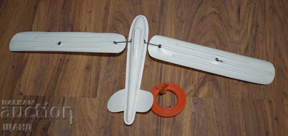 Licitație Vechi zmeu polonez din plastic, avion, cu cutie