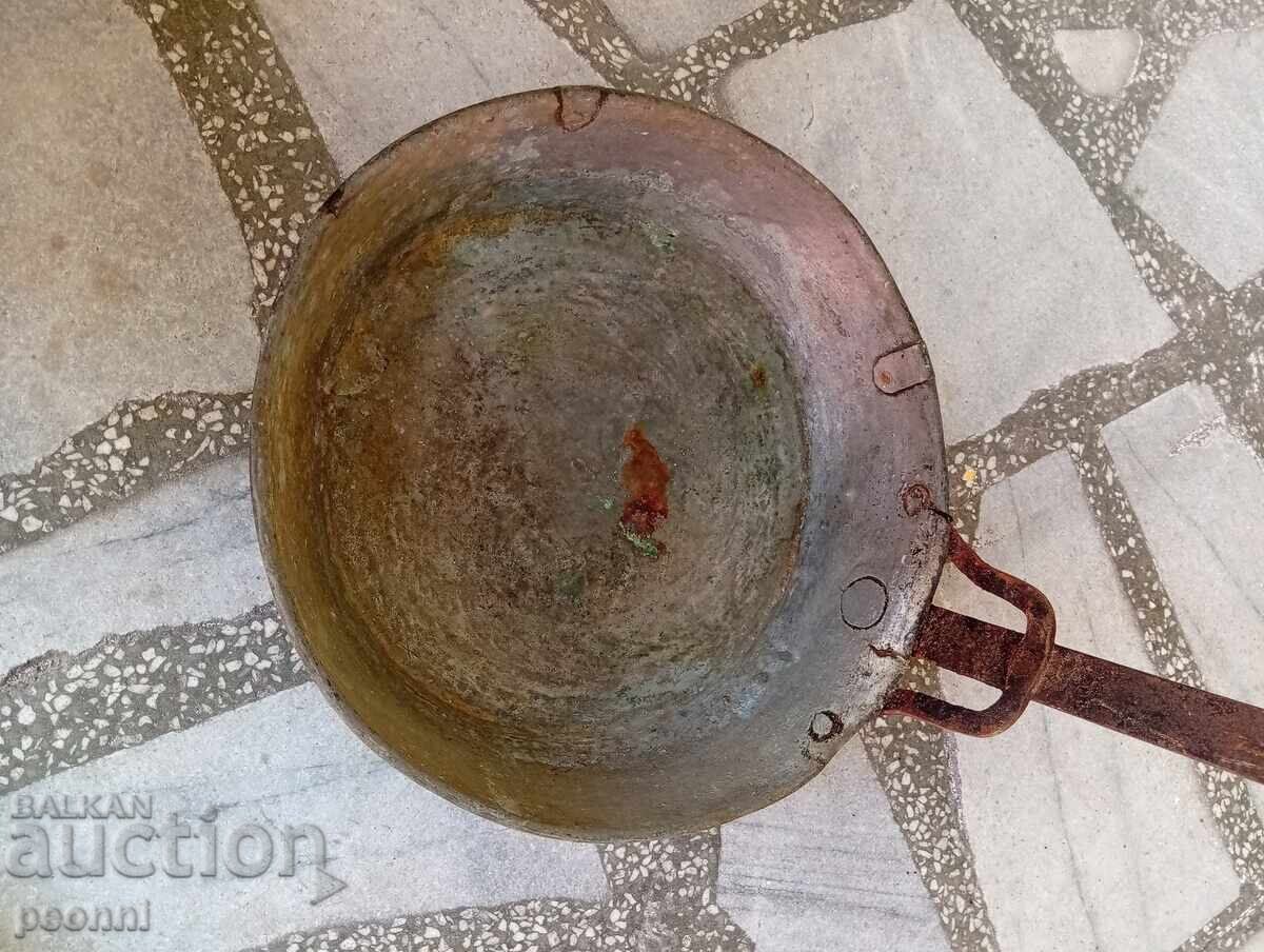 Licitație tigaie veche de cupru
