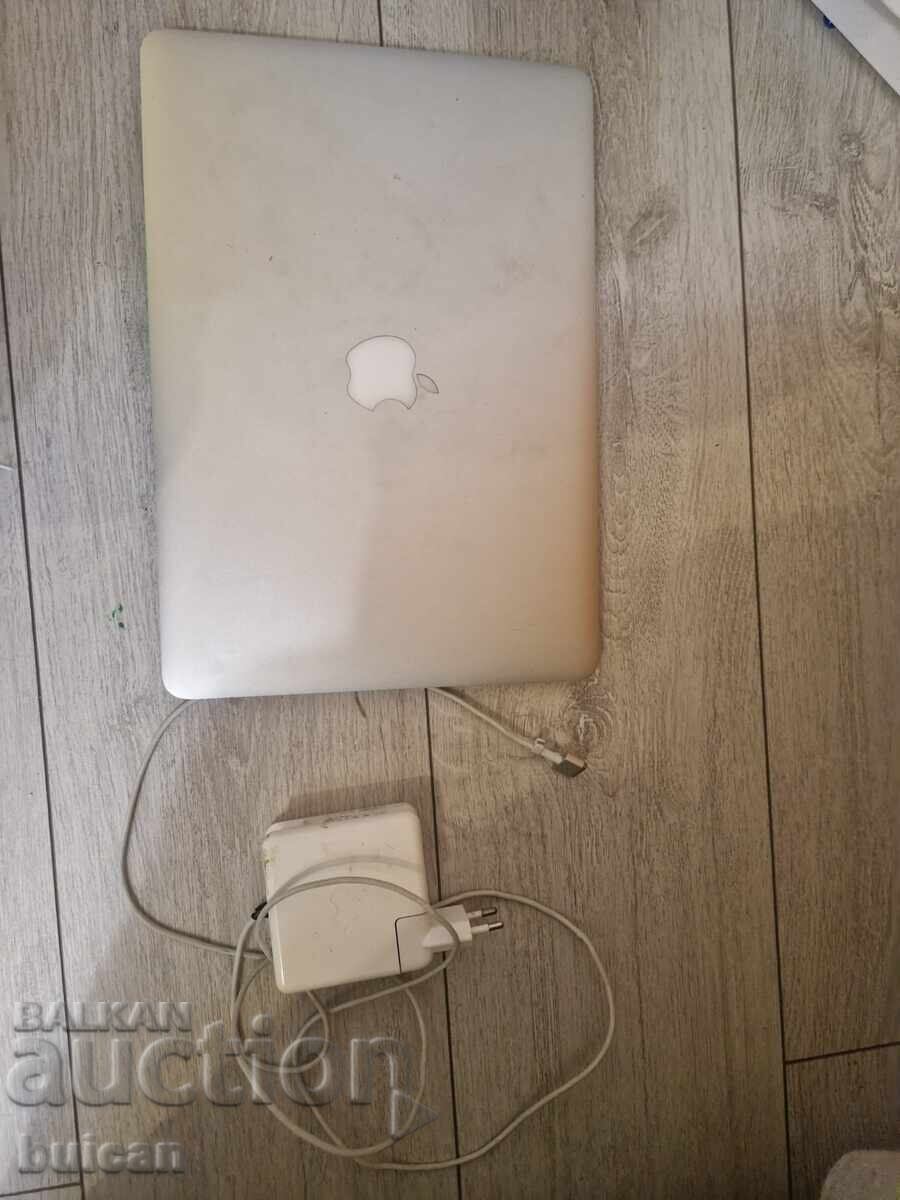 Licitație Vand laptop marca apple cu incarcator