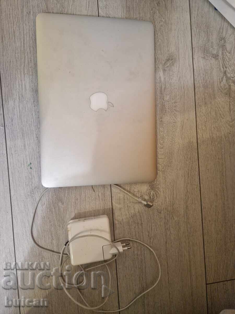 Livrarea Vand laptop marca apple cu incarcator