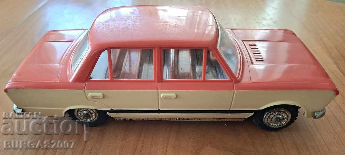 Licitație Cărucior vechi Fiat 125P Polonez Licitație Cărucior vechi Fiat 125P Polonez