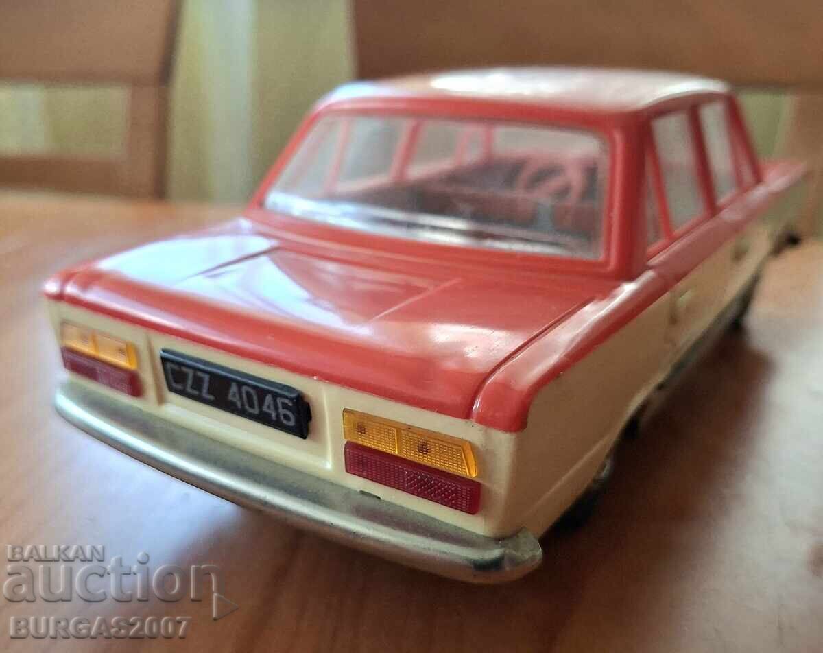 Cărucior vechi Fiat 125P Polonez - 7 Cărucior vechi Fiat 125P Polonez - 7