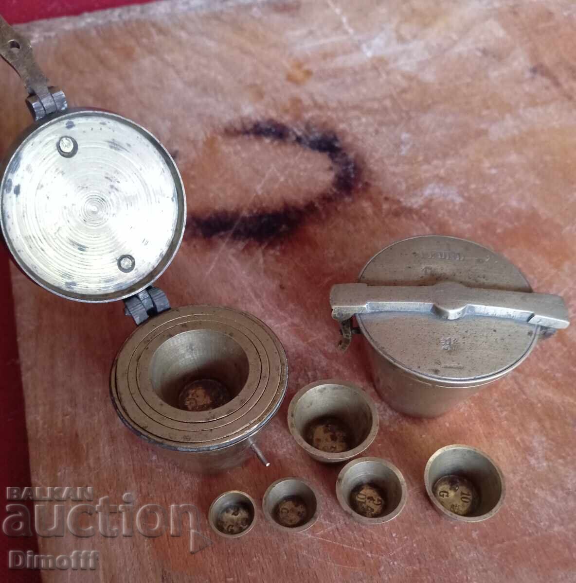 Бронзови аптекарски теглилки с цена € 100.00 | 195.58 лв.