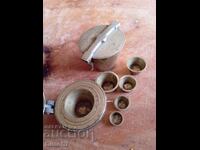 Бронзови аптекарски теглилки