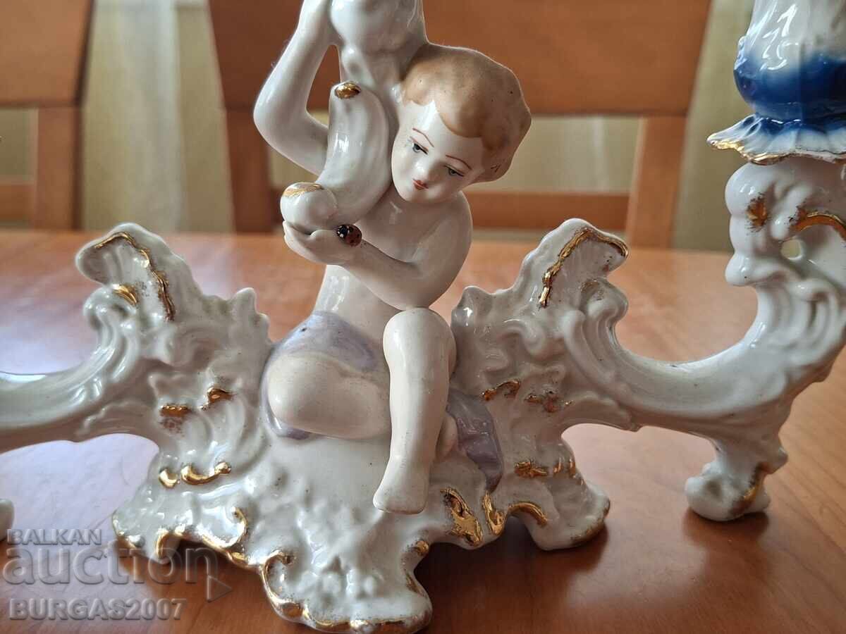 Sfeșnic vechi din porțelan, Made in Romania cu preț € 80.00 | 156.47 BGN Sfeșnic vechi din porțelan, Made in Romania cu preț € 80.00 | 156.47 BGN