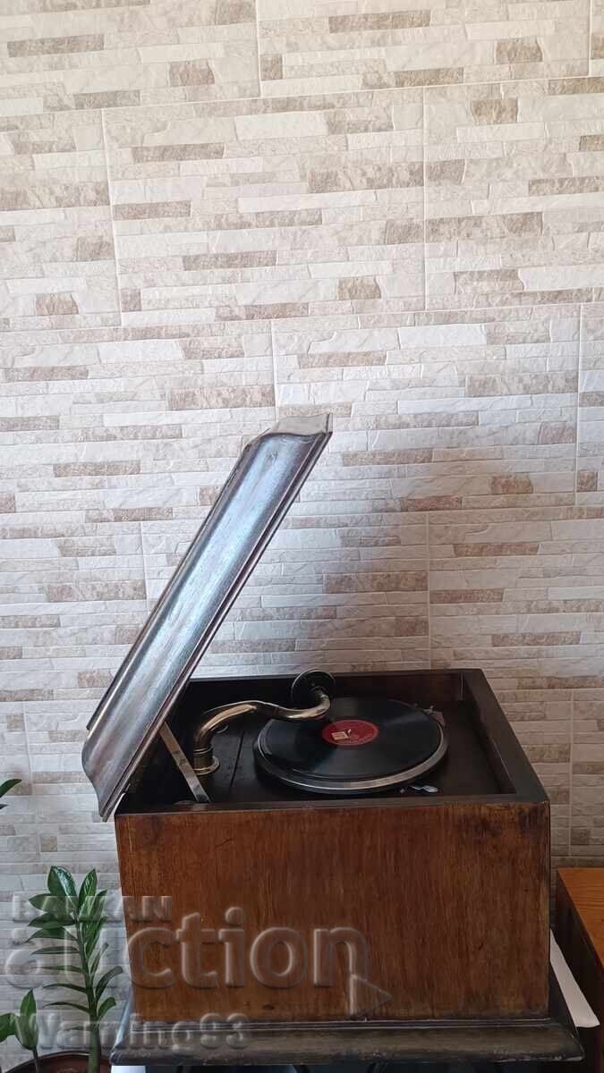 Delivery of Gramophone with crank - His Master's Voice - 1920s - G. Britain