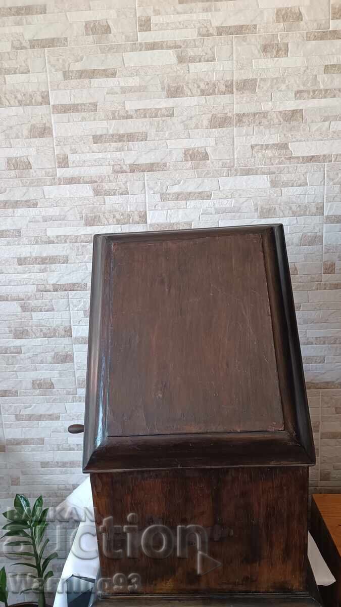 Gramophone with crank - His Master's Voice - 1920s - G. Britain - 5