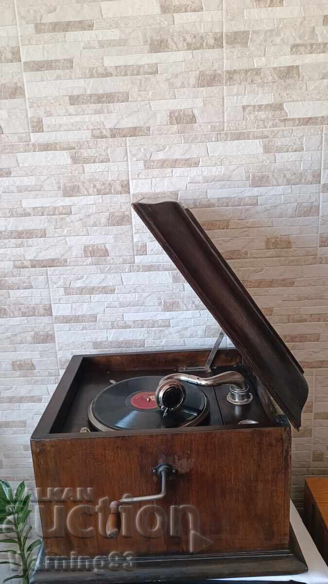 Gramophone with crank - His Master's Voice - 1920s - G. Britain - 6