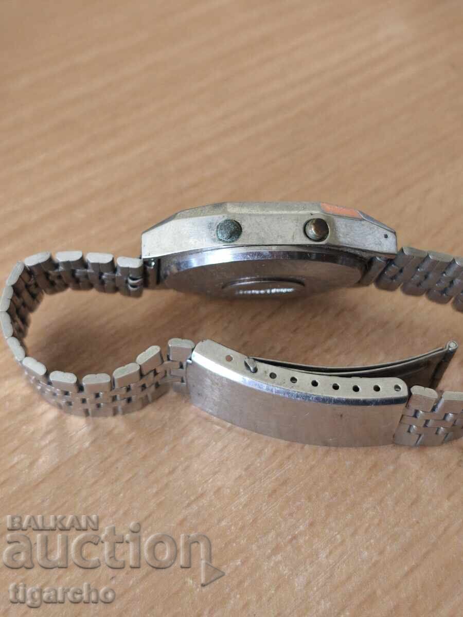 Часовник BULETRONIC с цена € 10.00 | 19.56 лв.