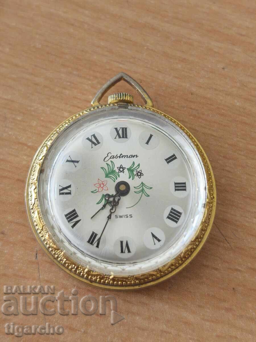 Дамски часовник медальон