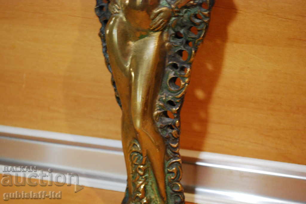 Delivery of Bronze sculpture, sculpture, female figure Delivery of Bronze sculpture, sculpture, female figure