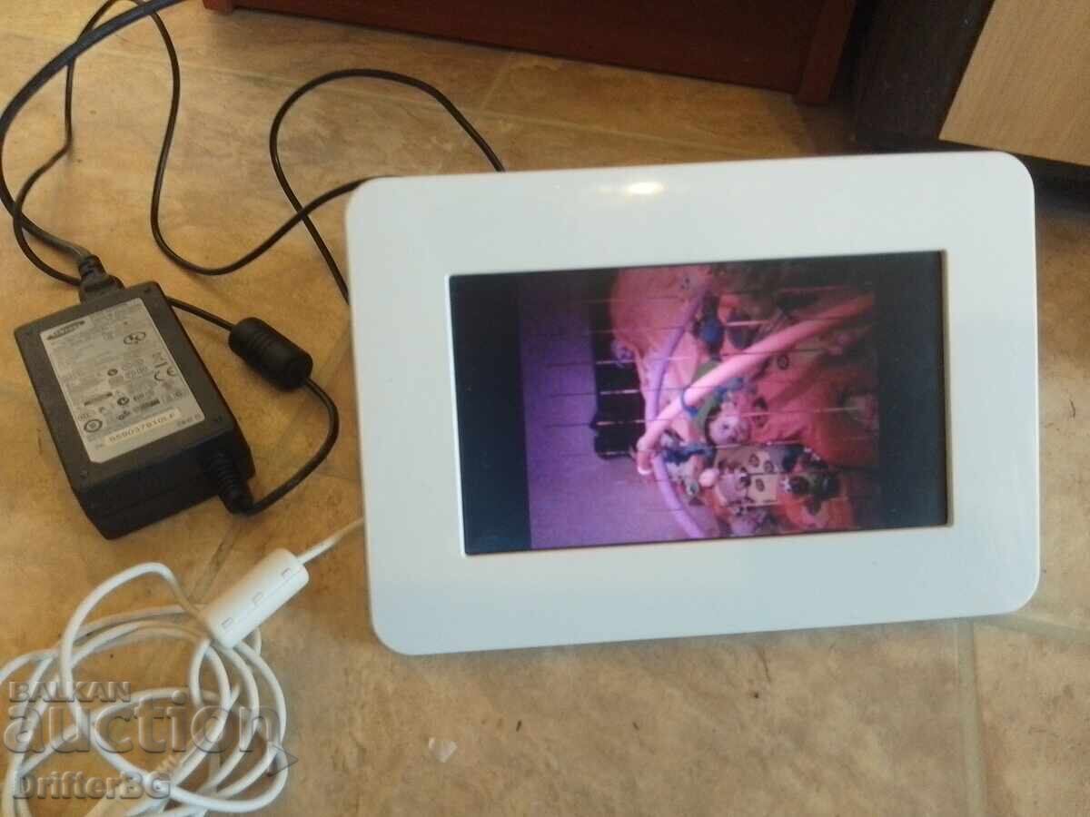 Digital photo frame Samsung, player with price € 8.00 | 15.65 BGN