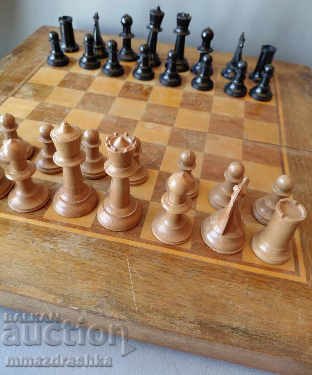 Μεγάλο παλιό σκάκι με ταμπλό με τιμή € 0.01 | 0.02 BGN