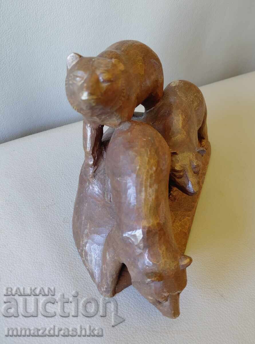 Доставка на Дървена статуетка мечета