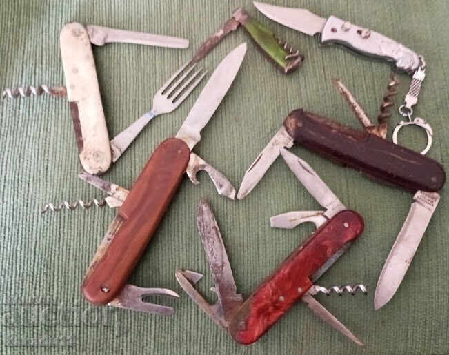 6 lame de buzunar cu preț € 12.00 | 23.47 BGN