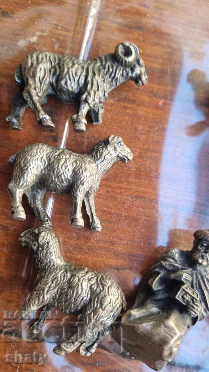 Figuri de metal vechi cu preț € 20.00 | 39.12 BGN Figuri de metal vechi cu preț € 20.00 | 39.12 BGN