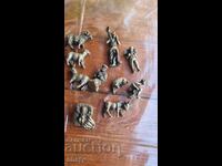 Παλιές μεταλλικές φιγούρες