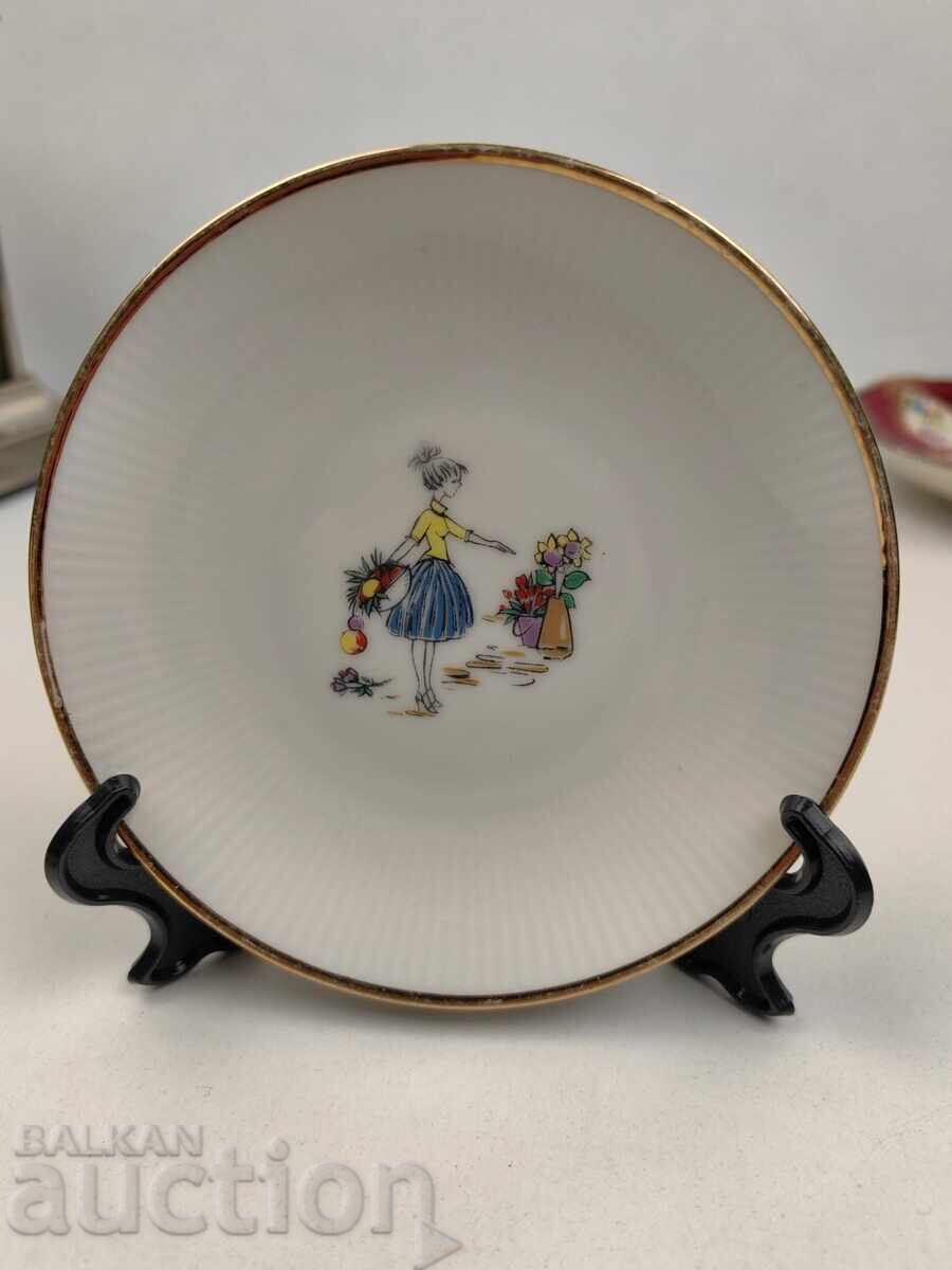 ИЗКУСТВО КОЛЕКЦИОННА МАРКОВА МАЛКА ПОРЦЕЛАНОВА ЧИНИЙКА ЧИНИЯ