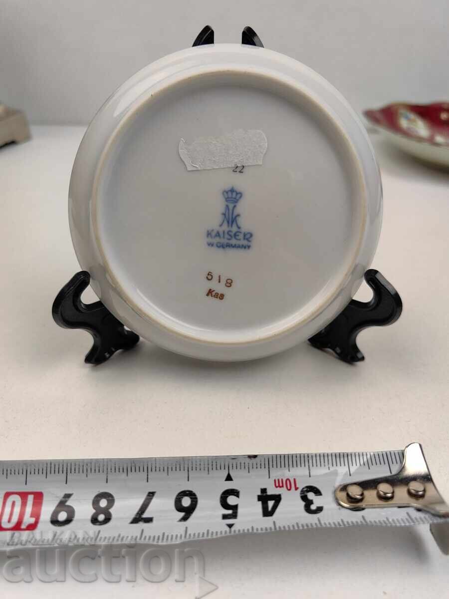 ARTĂ COLECȚIONABILĂ PORȚELAN MIC FARFURIE FARFURIE cu preț € 9.00 | 17.60 BGN