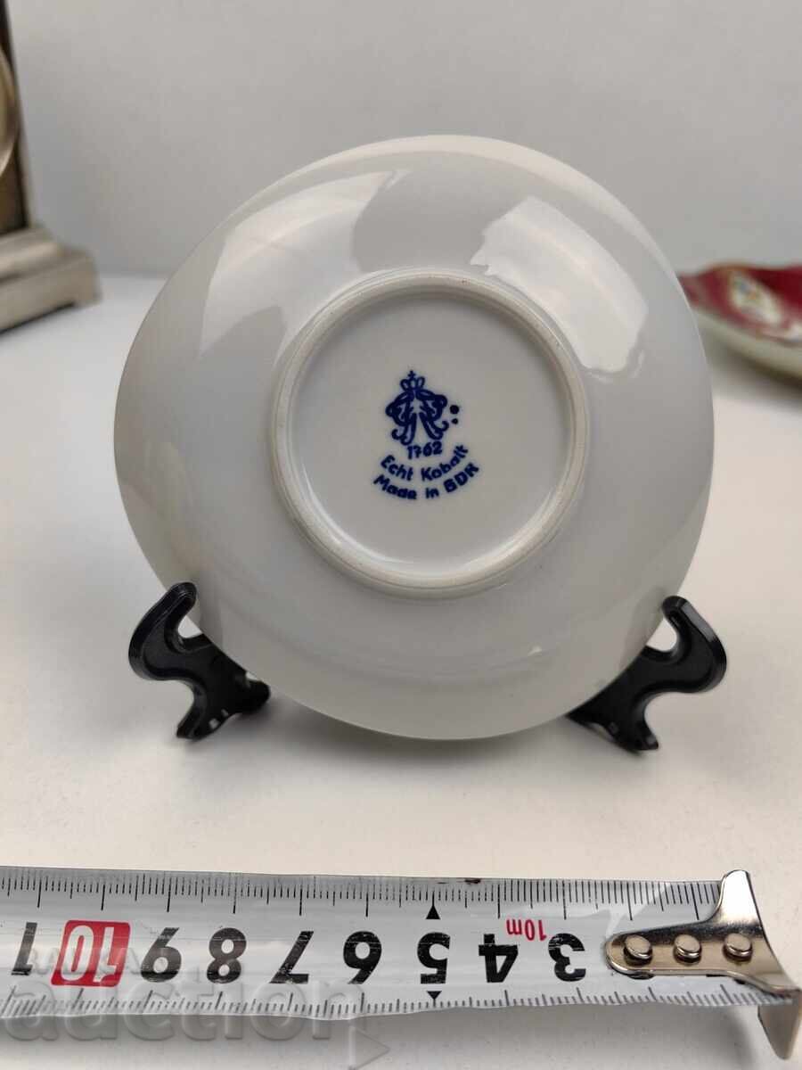 Licitație COLECȚIONAR MARCA MICĂ PORȚELAN FARFURIE FARFURIE Licitație COLECȚIONAR MARCA MICĂ PORȚELAN FARFURIE FARFURIE