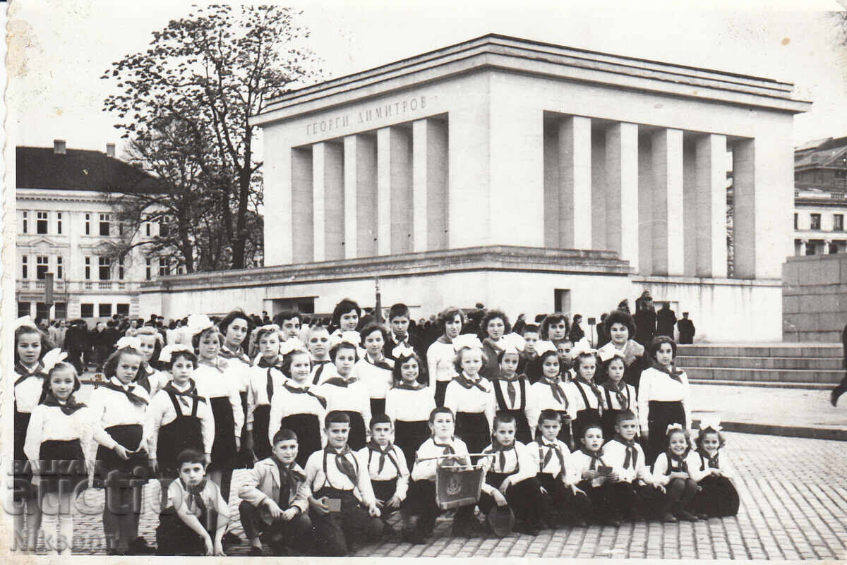 пред Мавзолея в София, около 1970-те