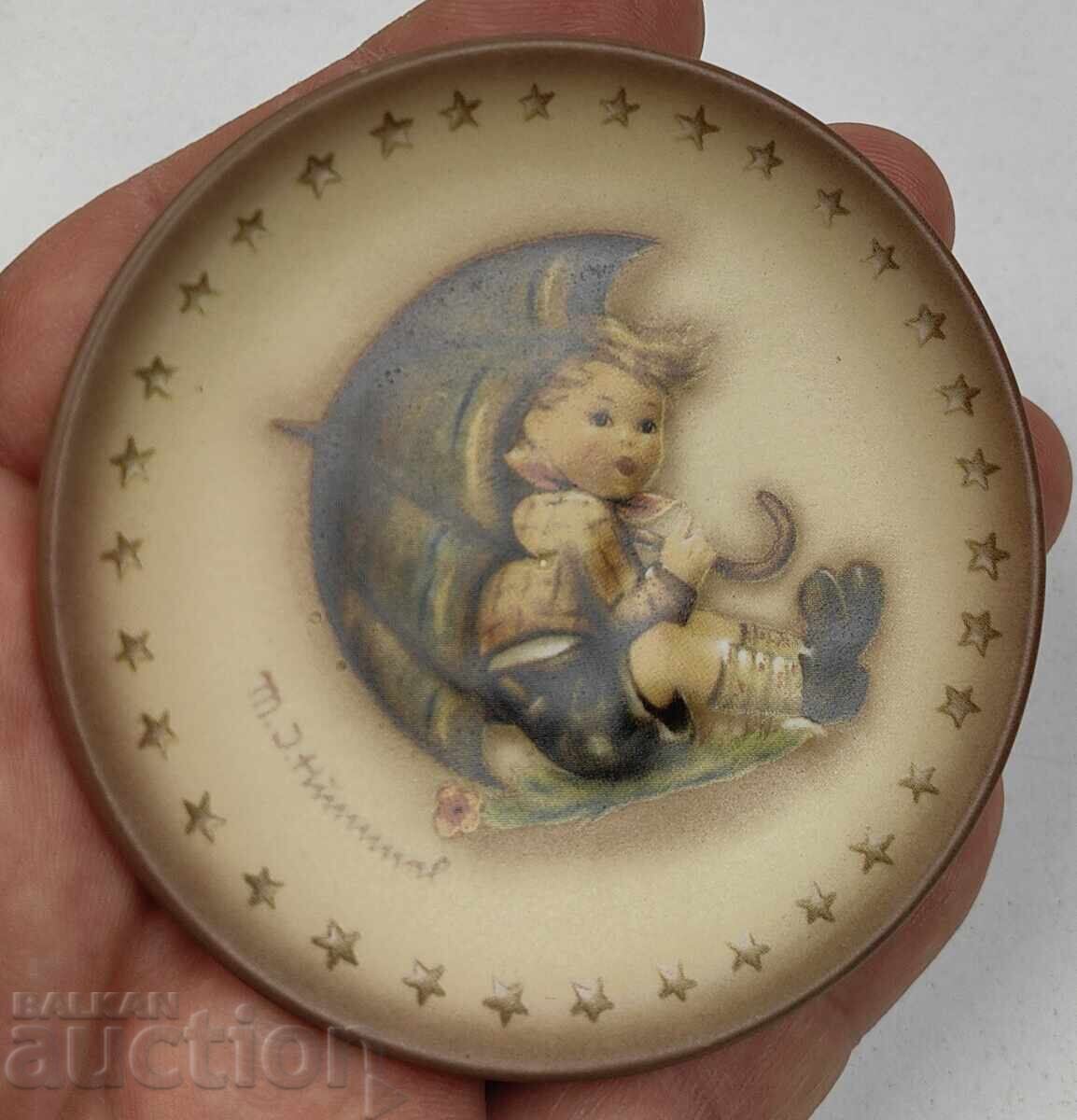 HUMMEL GOEBEL COLLECTIBLE SMALL PORCELAIN PLATE DISH - 7 HUMMEL GOEBEL COLLECTIBLE SMALL PORCELAIN PLATE DISH - 7