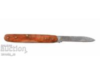 Un cuțit de buzunar