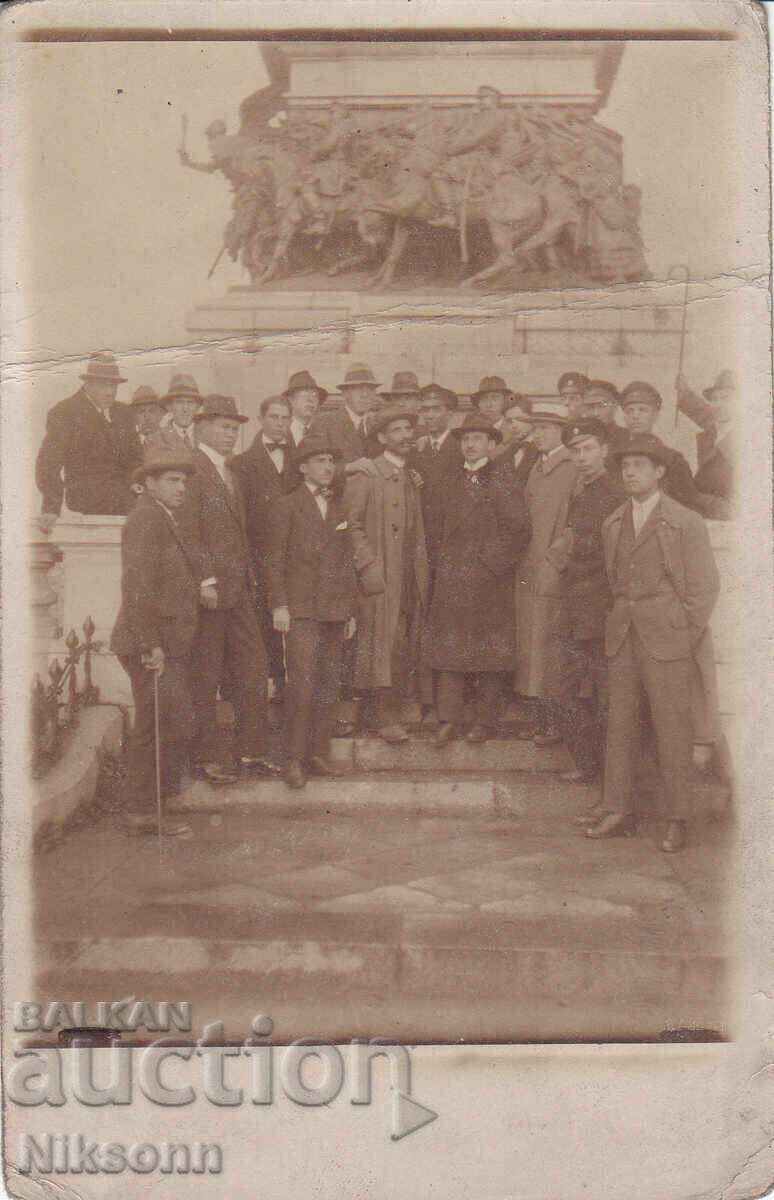 Sofiya, pred pametnika na Tsar-Osvoboditel