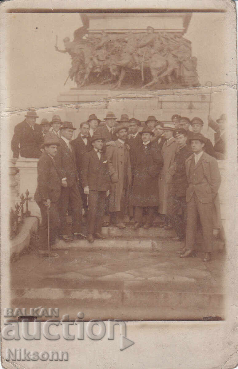 Sofia, în fața Monumentului Țar-Eliberatorul Sofia, în fața Monumentului Țar-Eliberatorul