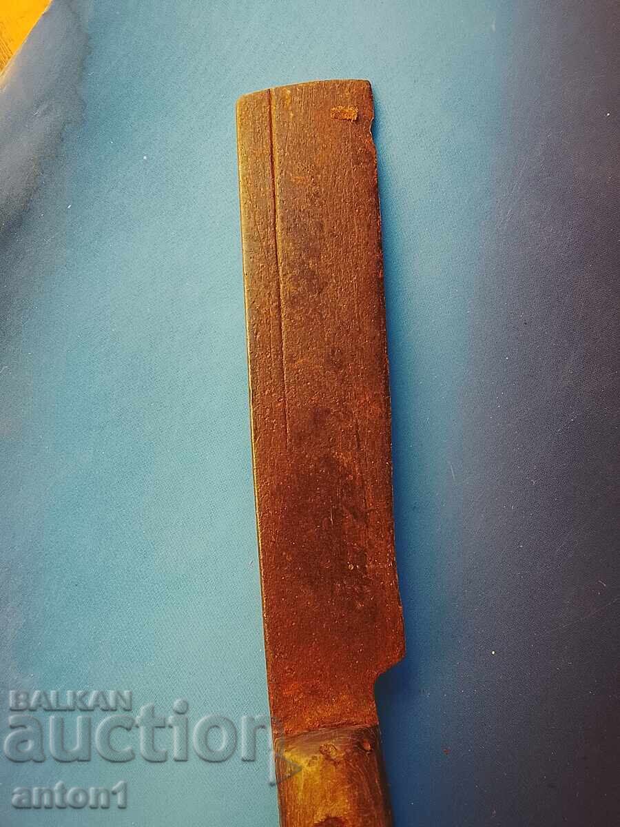 Knife broken with price € 12.00 | 23.47 BGN