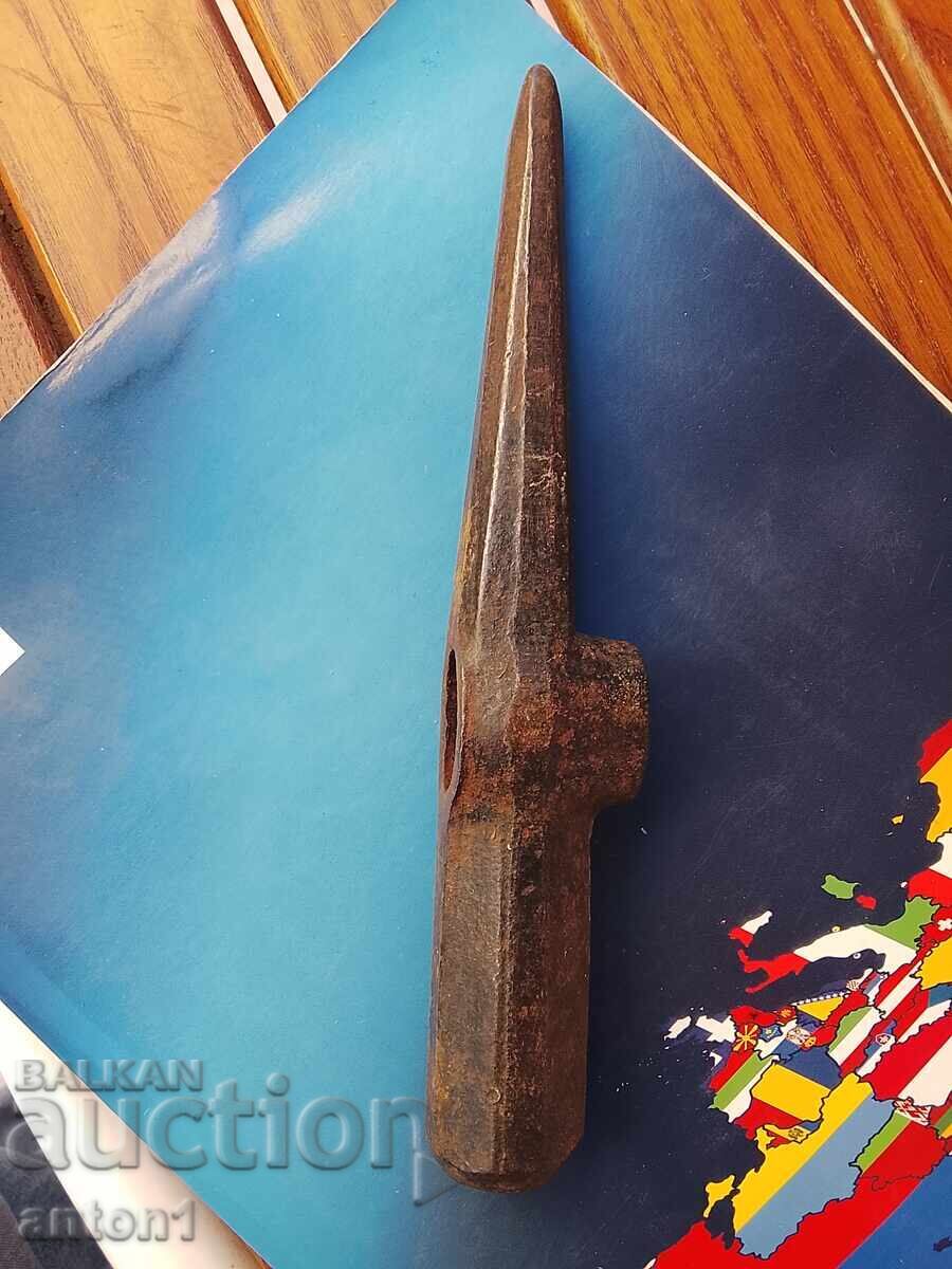 Ciocan geologic cu preț € 35.00 | 68.45 BGN