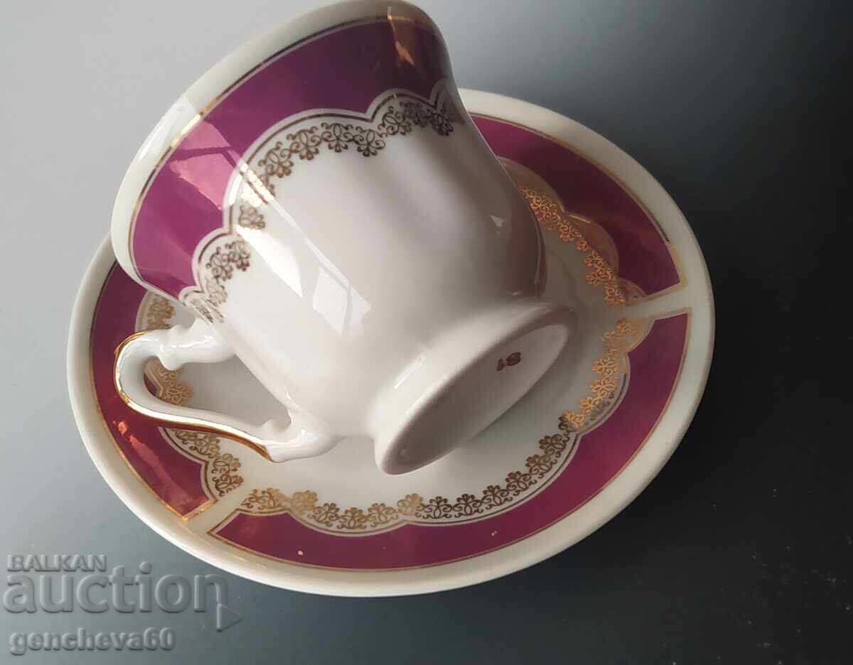 Доставка на Порцеланова чашка за допълване