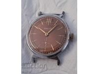 Η ΝΙΚΗ ΕΡΓΑΖΕΙ