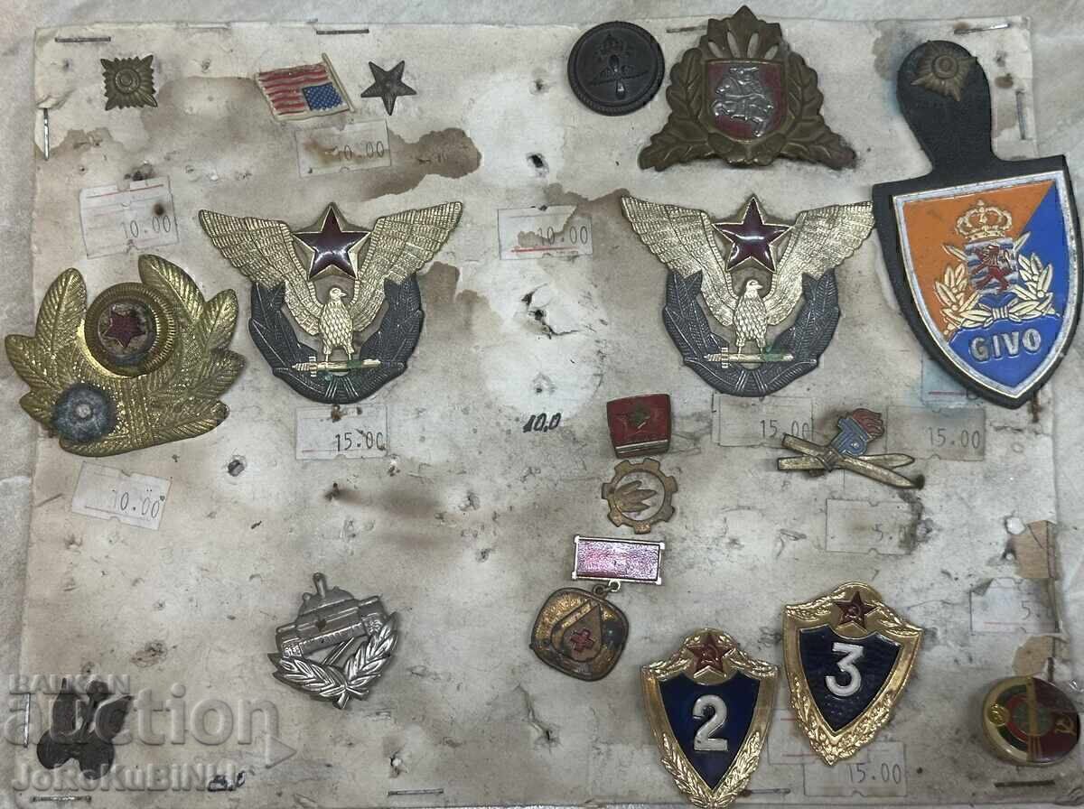 LOT Cockades, Insignia, Monograms - 17 pieces