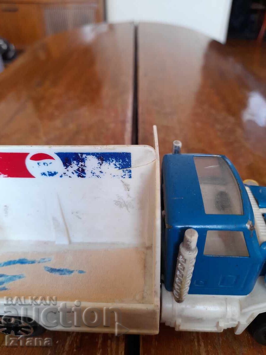 Old Pepsi truck, Pepsi with price € 16.00 | 31.29 BGN Old Pepsi truck, Pepsi with price € 16.00 | 31.29 BGN