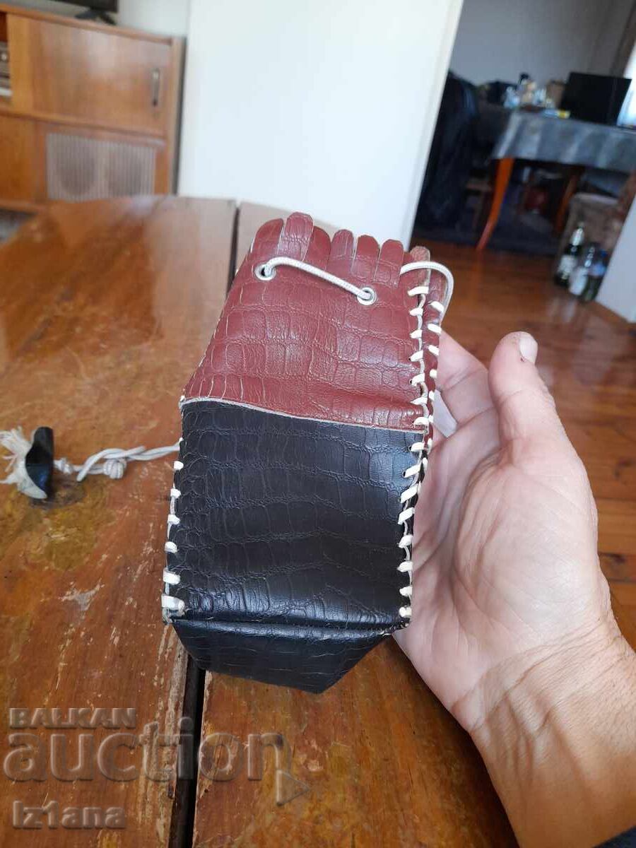 Livrarea Poșetă veche din piele