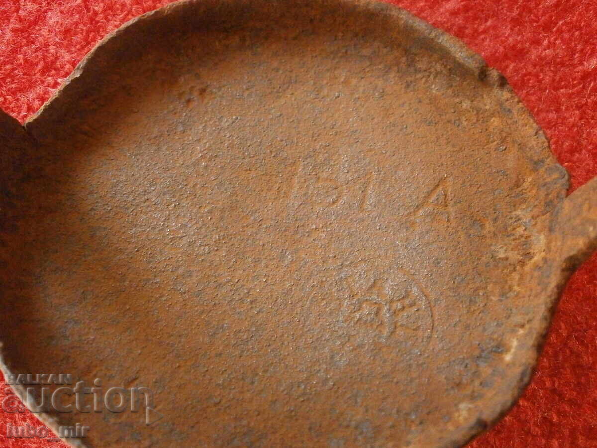 СТАРИННА КОВАНА МАСЛЕНА ЛАМПА с цена € 10.00 | 19.56 лв.