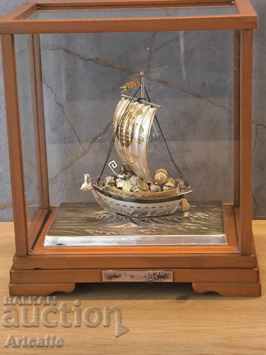 Navă de argint SEKI TAKEHIKO, JAPONIA cu preț € 1000.00 | 1955.83 BGN Navă de argint SEKI TAKEHIKO, JAPONIA cu preț € 1000.00 | 1955.83 BGN