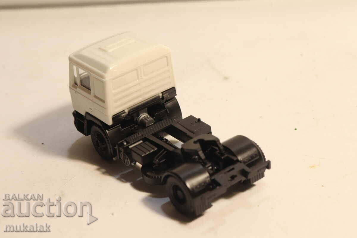 Livrarea HERPA H0 1/87 MAN CAP TRACTOR MODEL