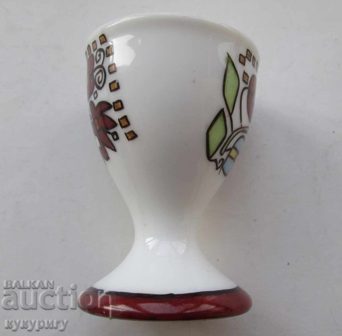 Licitație Veche ceașcă din porțelan pictată manual, semnată, 1933