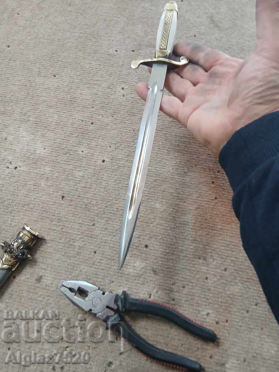 Licitație Pumnalul ofițerului