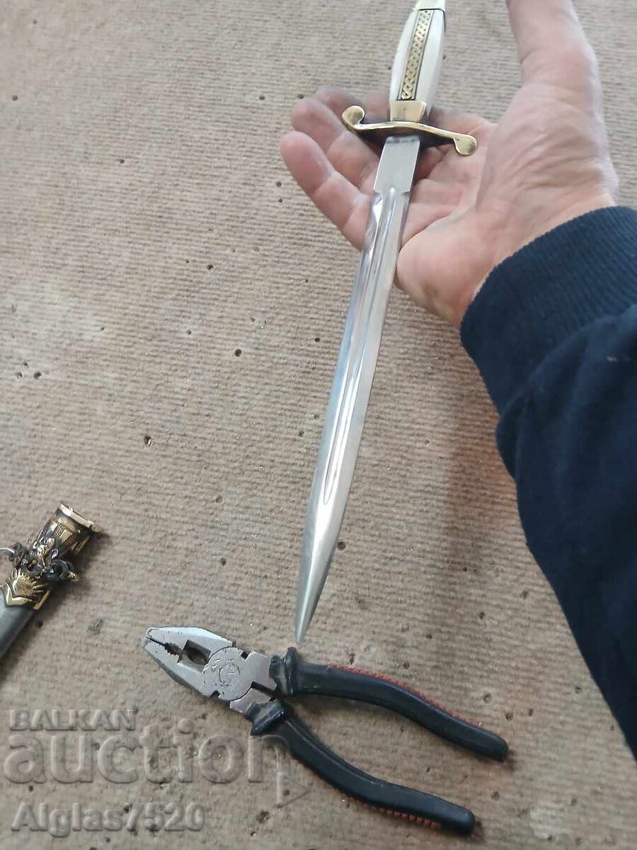 Livrarea Pumnalul ofițerului