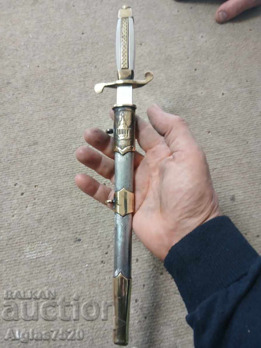 Pumnalul ofițerului