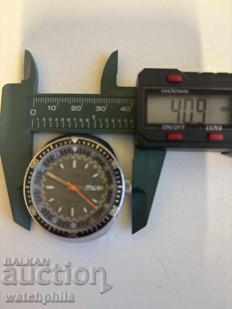 Доставка на Дайвърски швейцрски мъжки часовник, работи. Рядък