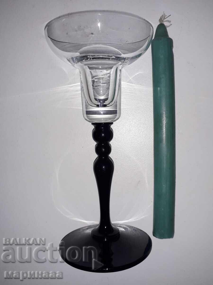 Candelabru cu lumânare. Sticlă subțire Candelabru cu lumânare. Sticlă subțire