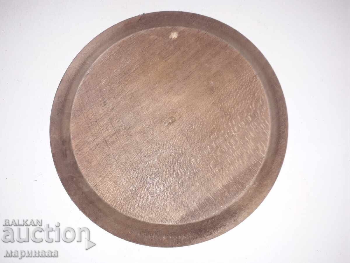 Statuetă veche. Sculptură în lemn cu preț € 2.00 | 3.91 BGN