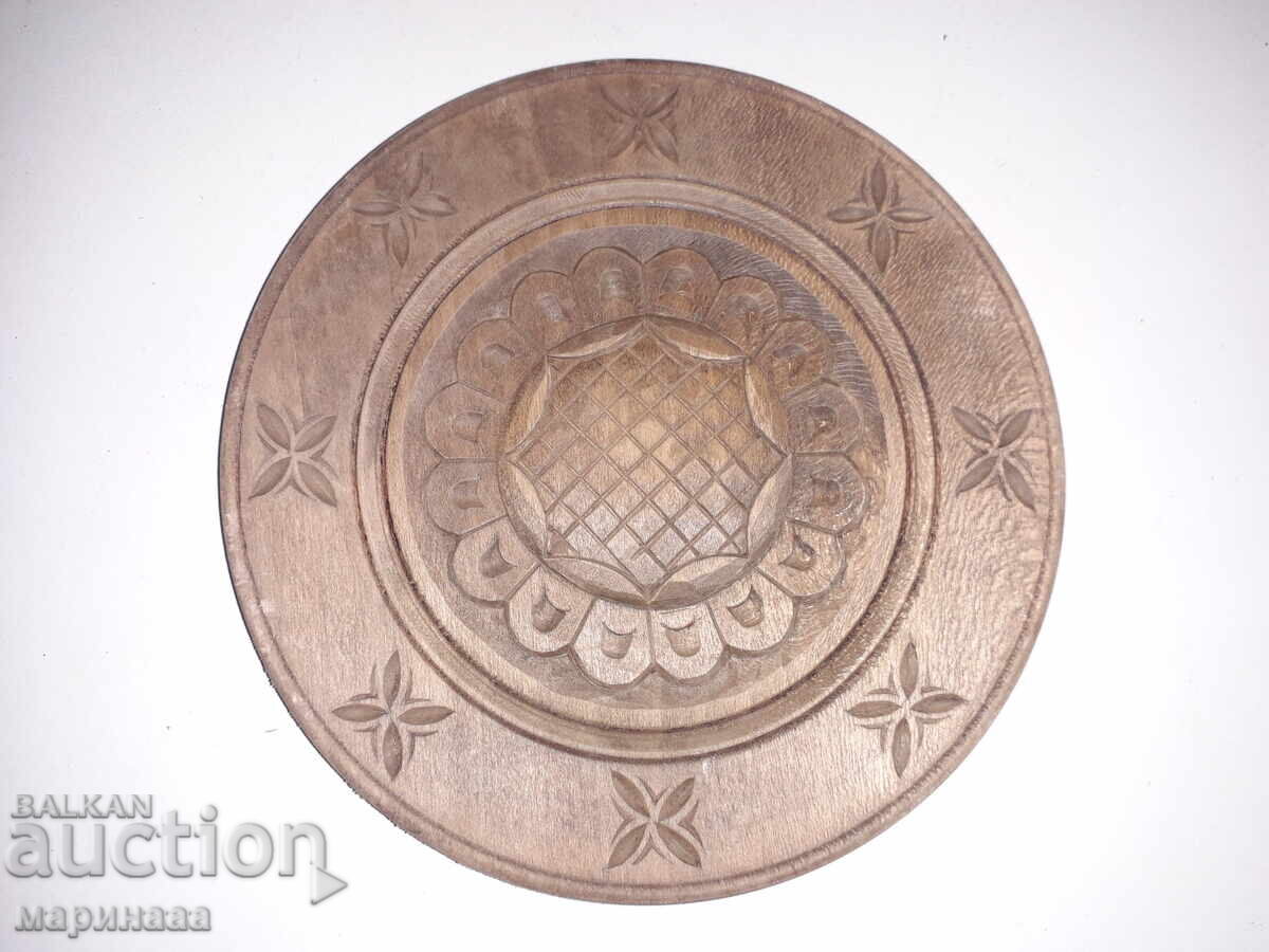 Statuetă veche. Sculptură în lemn